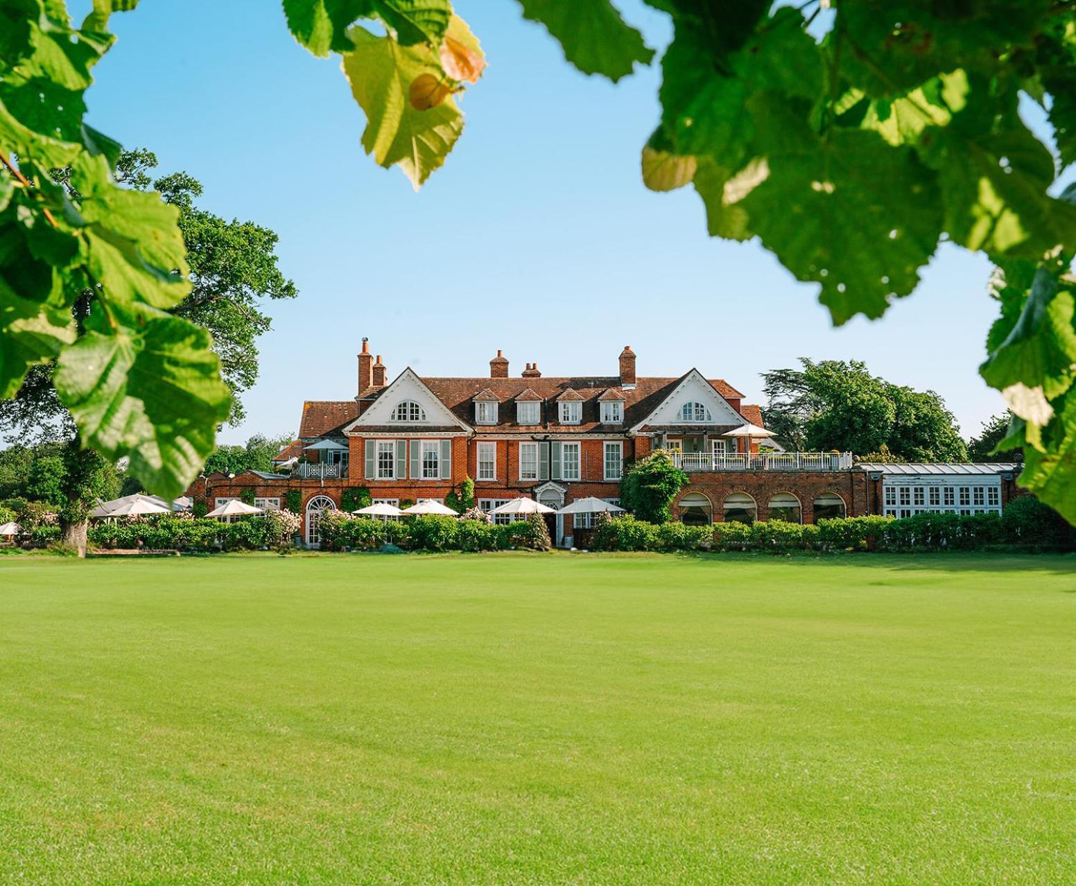 Chewton Glen Hotel - An Iconic Luxury Hotel Ню Милтън Екстериор снимка