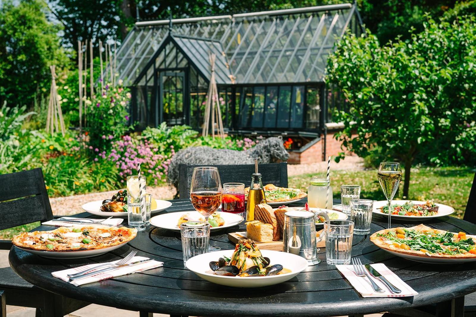 Chewton Glen Hotel - An Iconic Luxury Hotel Ню Милтън Екстериор снимка