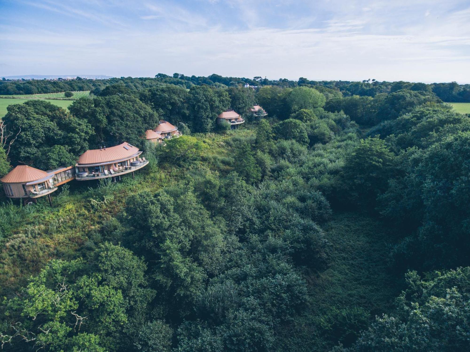 Chewton Glen Hotel - An Iconic Luxury Hotel Ню Милтън Екстериор снимка