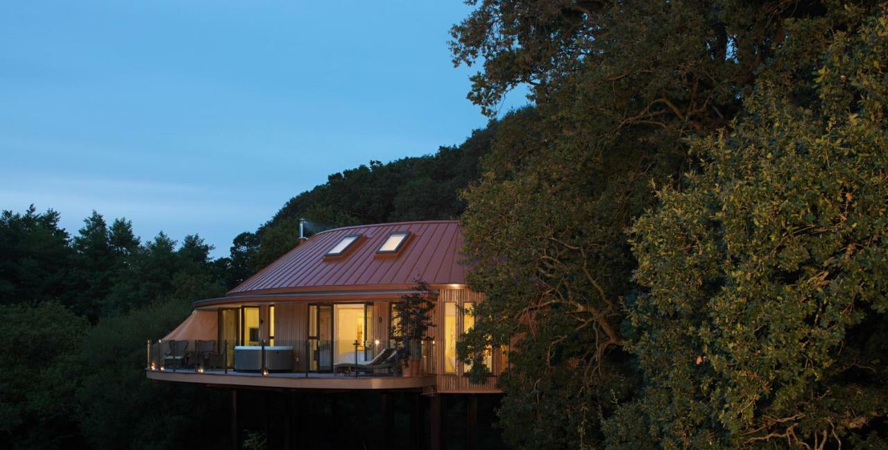 Chewton Glen Hotel - An Iconic Luxury Hotel Ню Милтън Екстериор снимка