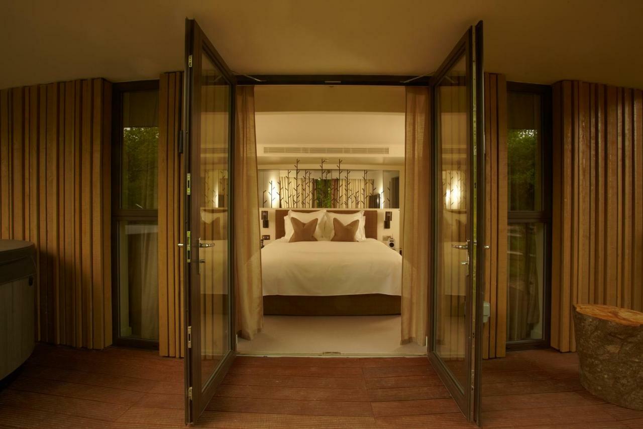 Chewton Glen Hotel - An Iconic Luxury Hotel Ню Милтън Екстериор снимка