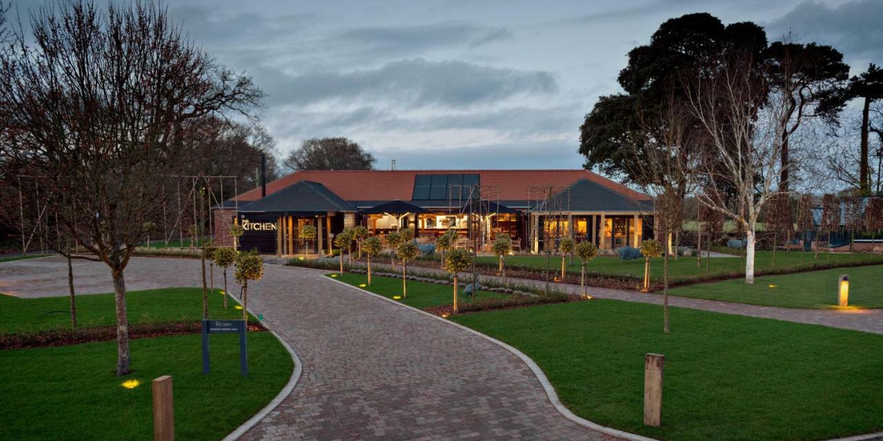 Chewton Glen Hotel - An Iconic Luxury Hotel Ню Милтън Екстериор снимка